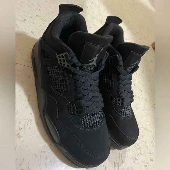 Air Jordan retro “black cat” size